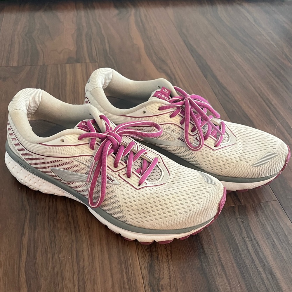Women’s Brooks Ghost 12, size 9 running shoes